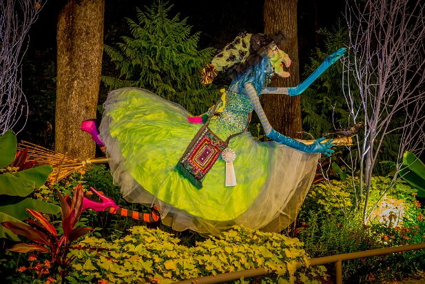 ABG 2017-10 Scarecrows in the Garden
