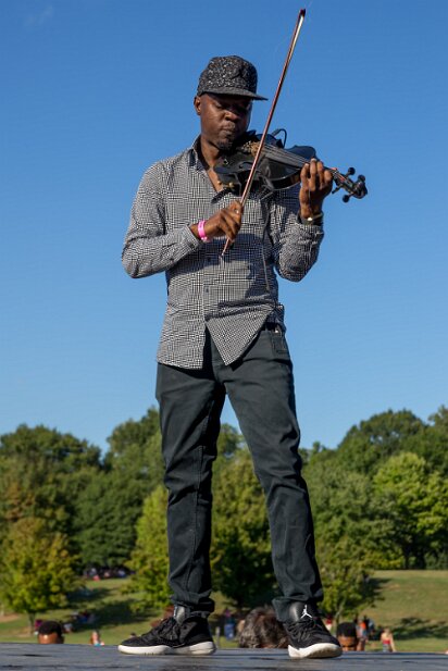 Pride 2016-10 The Mad Violinist