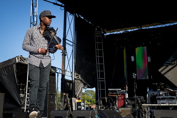 Pride 2016-10 The Mad Violinist