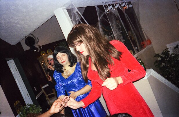 35mm015-halloween drag party-025