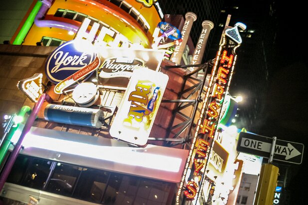 New York, 2004-02 Hershey Store, Times Square
